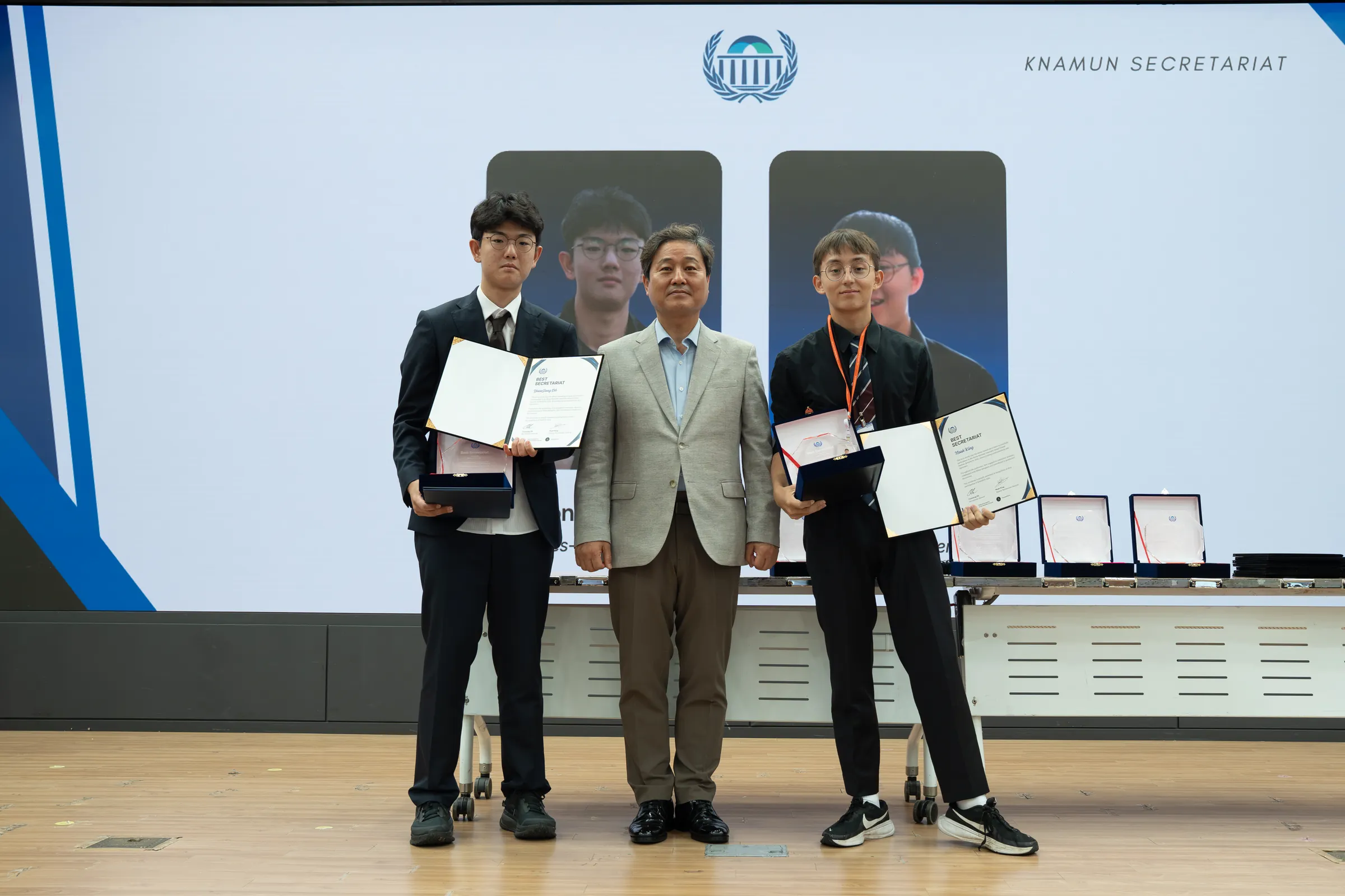 Secretariat awards on stage, KNAMUN 2026.
